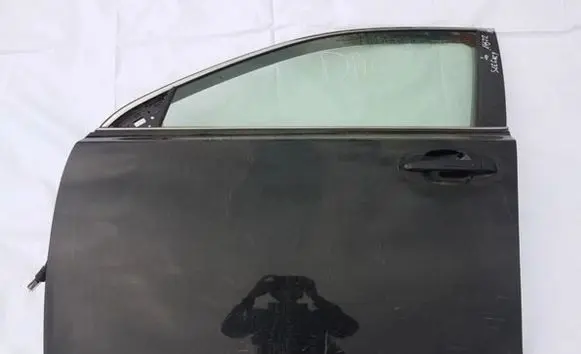 Subaru Legacy Front door juodos