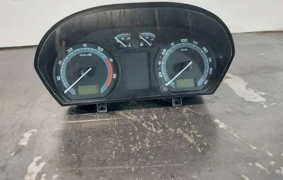 Speedometer (instrument cluster)