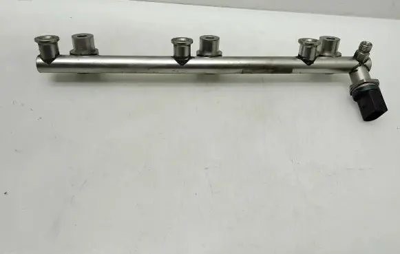 Volkswagen PASSAT CC Fuel main line pipe 03H133317B