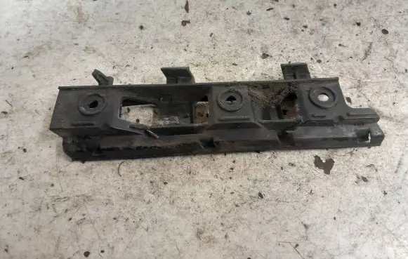 Volkswagen PASSAT B6 Front bumper mounting bracket 3c0807183