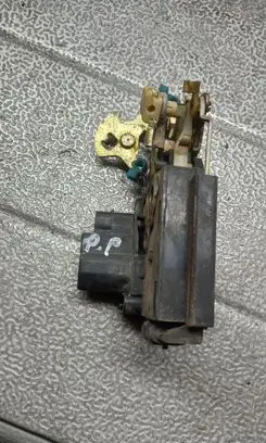 Chevrolet Tacuma Front door lock