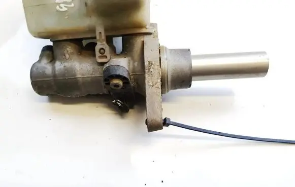 Volkswagen PASSAT B6 Master brake cylinder