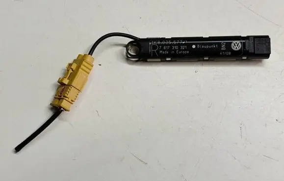 Volkswagen Scirocco Aerial antenna amplifier 1K8035577T1 1K8035577