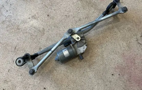 BMW X6 E71 Front wiper linkage and motor 7200535