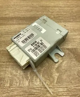 BMW 5 F10 F11 Air suspension control unit module (rear) 6798937 108922
