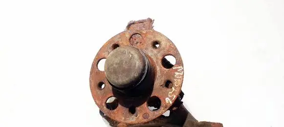 Mercedes-Benz C W203 Front wheel hub