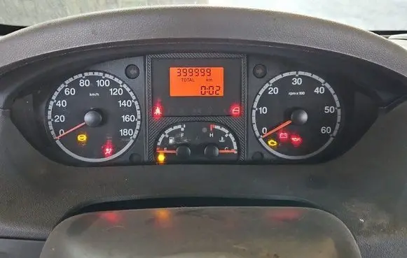 Speedometer (instrument cluster)