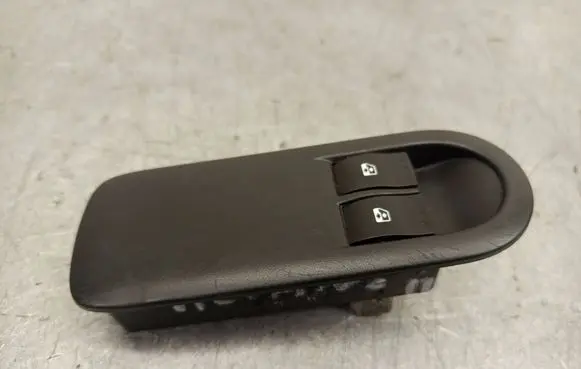 Renault Megane II Electric window control switch 156018090