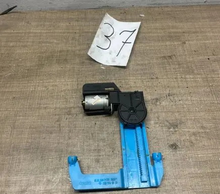 Mercedes-Benz E W211 Seat adjustment motor 2209700026
