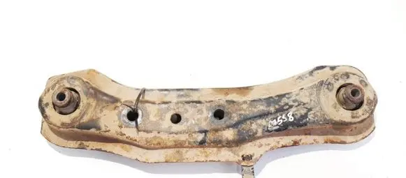 Honda CR-V Engine mount bracket