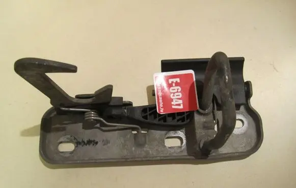 Volkswagen Golf VI Engine bonnet/hood lock/latch loop/hook 1Q0823480