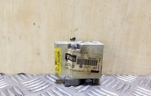 Volkswagen Golf IV Air conditioning (A/C) expansion valve 1J1820103B 6N0820679C