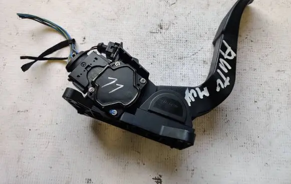 Mercedes-Benz Vito Viano W639 Accelerator throttle pedal A9013000504 481500073 0281002337