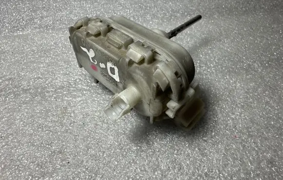 Audi A8 S8 D2 4D Fuel tank cap lock motor 4F0862153A