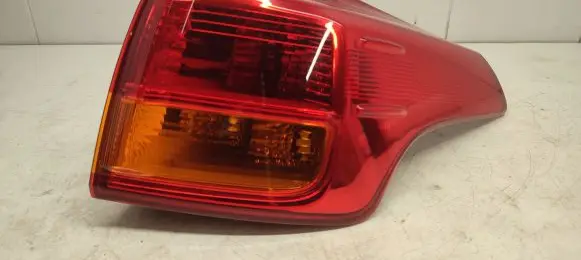 Toyota RAV 4 (XA40) Rear/tail lights