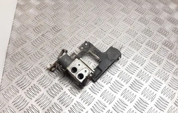 Toyota Avensis T250 Air conditioning (A/C) expansion valve 4433100890