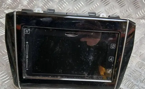 Suzuki Swift III Radio/CD/DVD/GPS head unit 3992052R44