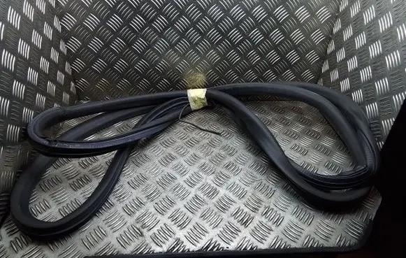 Peugeot Traveller Rear door rubber seal (on body) 