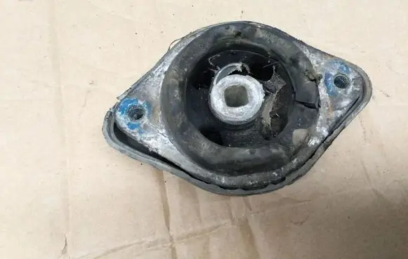 Volkswagen PASSAT B5.5 Gearbox mount