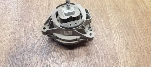BMW 4 F32 F33 Engine mount bracket 6787659
