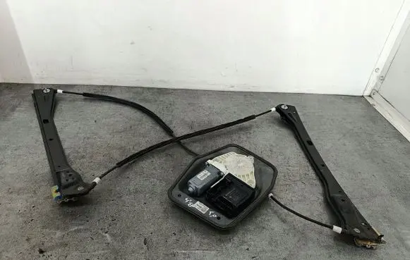 Volkswagen Golf V Front door window regulator with motor 