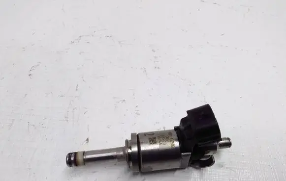 Mazda CX-3 Fuel injector PE0113250B