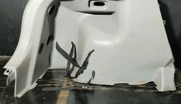 Mazda 323 F Trunk/boot side trim panel