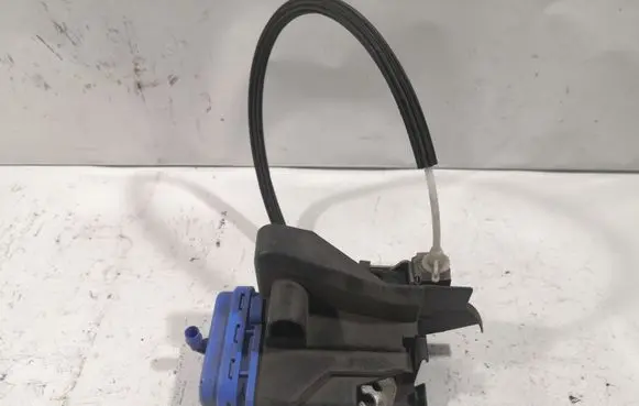 Audi A4 S4 B5 8D Rear door lock 8D0839016A