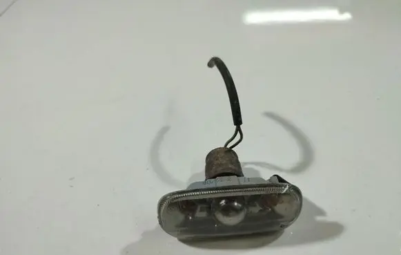Audi A6 S6 C6 4F Front fender indicator light 