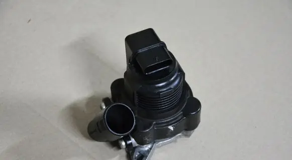Volkswagen Golf VII EGR valve 06K131097H