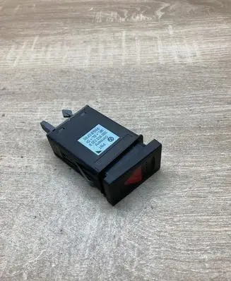 Volkswagen PASSAT B5 Hazard light switch 3B0953235B