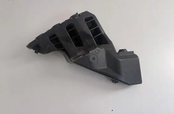 Front bumper mounting bracket