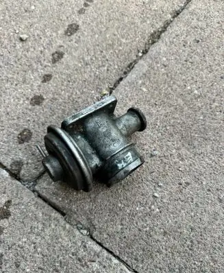 BMW 5 E39 EGR valve 7785452