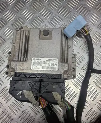 Citroen C4 Cactus Engine control unit/module 0281031043 9809478580 9806460480
