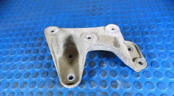 Opel Astra K Engine mounting bracket 42496571