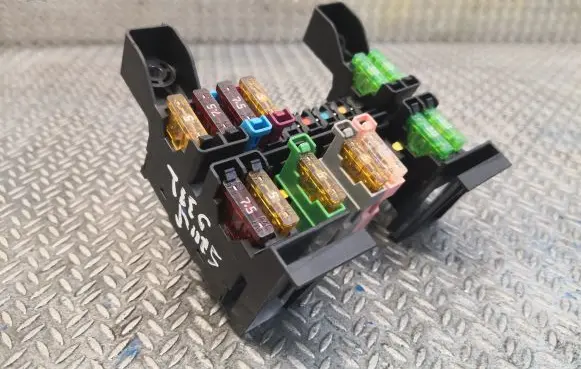 Mercedes-Benz E W211 Fuse box set 2115450301
