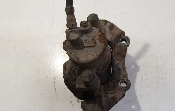 Ford Kuga I Front brake caliper