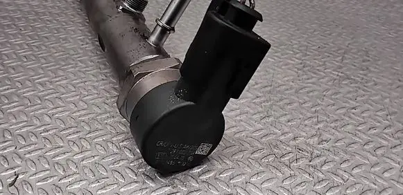 BMW 3 E90 E91 Fuel main line pipe 0445214182 0281002738