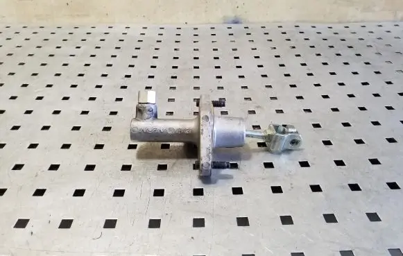 Honda CR-V Clutch master cylinder