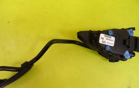 Nissan Almera N16 Accelerator throttle pedal 18002AU410