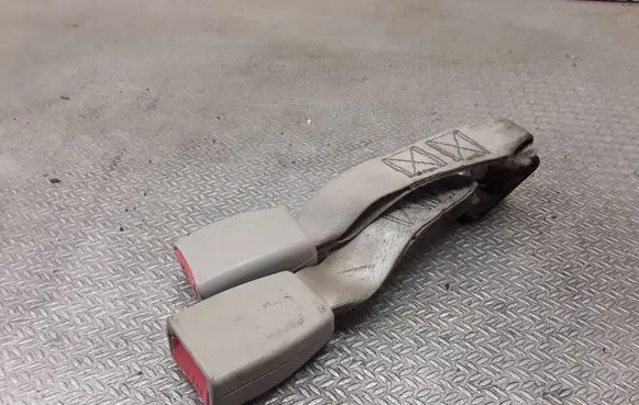 KIA Opirus Middle seatbelt buckle (rear) 