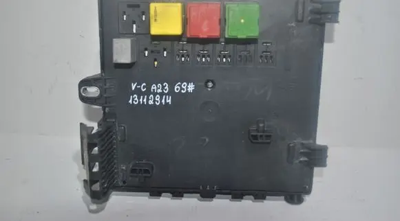 Opel Signum Fuse module 13112914