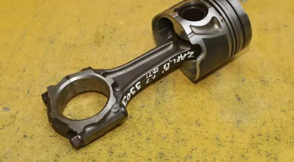 Opel Zafira B Piston with connecting rod
