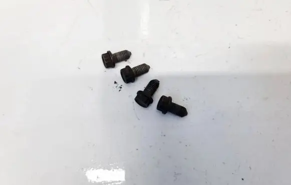 Volkswagen Golf V Nuts/bolts 