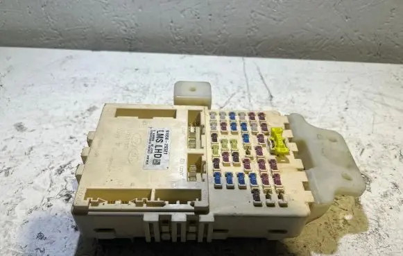Hyundai ix35 Fuse module 919502S521 K3090096 NH2SA0166