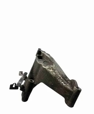 Volkswagen Touareg I Engine mounting bracket 070199307B