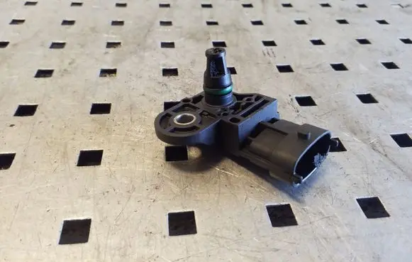 Chevrolet Orlando Air pressure sensor 0281006052 55568176