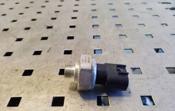Lexus CT 200H Air conditioning (A/C) pressure sensor 4990007880