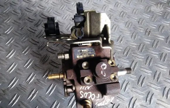 Ford Focus Fuel injection high pressure pump 0445010102