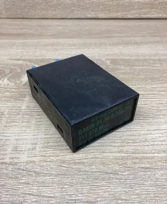 BMW 3 E36 Window wiper relay 8366381 711370